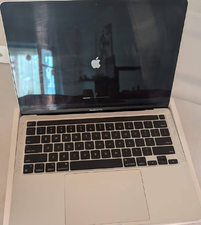 MacBook Pro 13" 2022 Apple M2 8GB RAM 256GB SSD