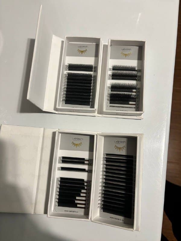 Подушка, фен для сушки ресниц, лэшбокс, пинцеты, гель, палетки и бокс для палеток 8