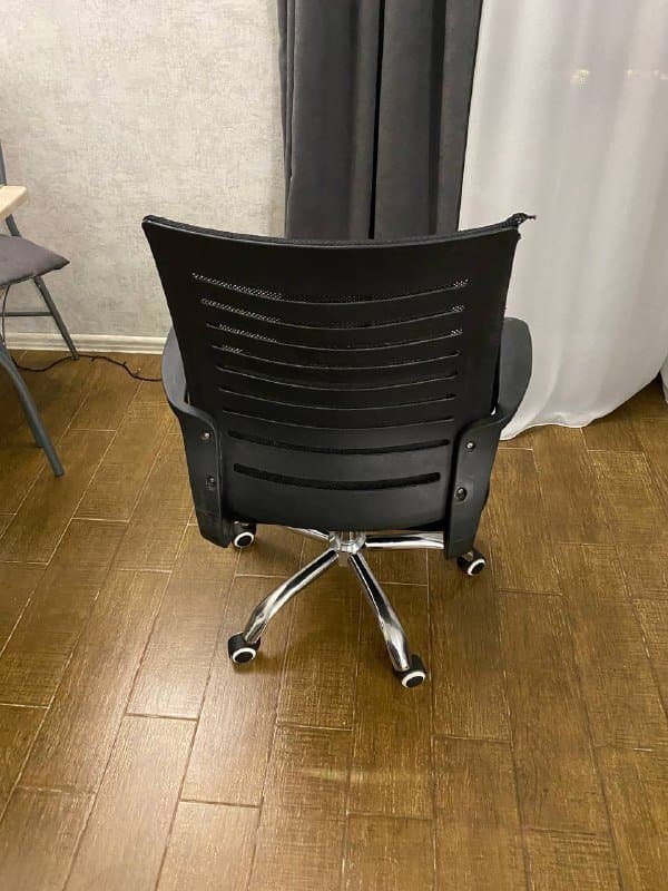 офисное кресло 2