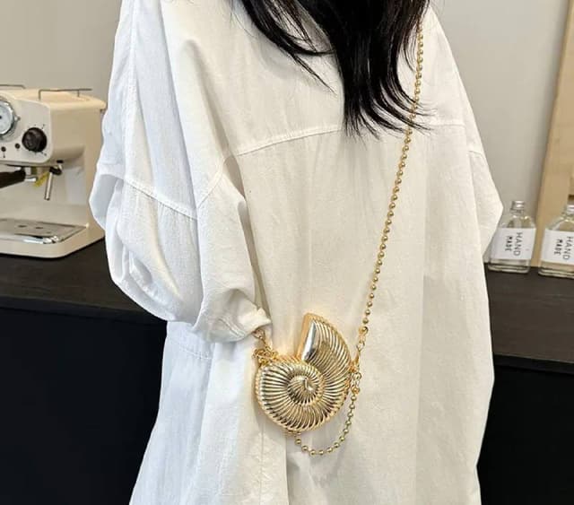 Элегантная мини-сумочка с двойной цепочкой