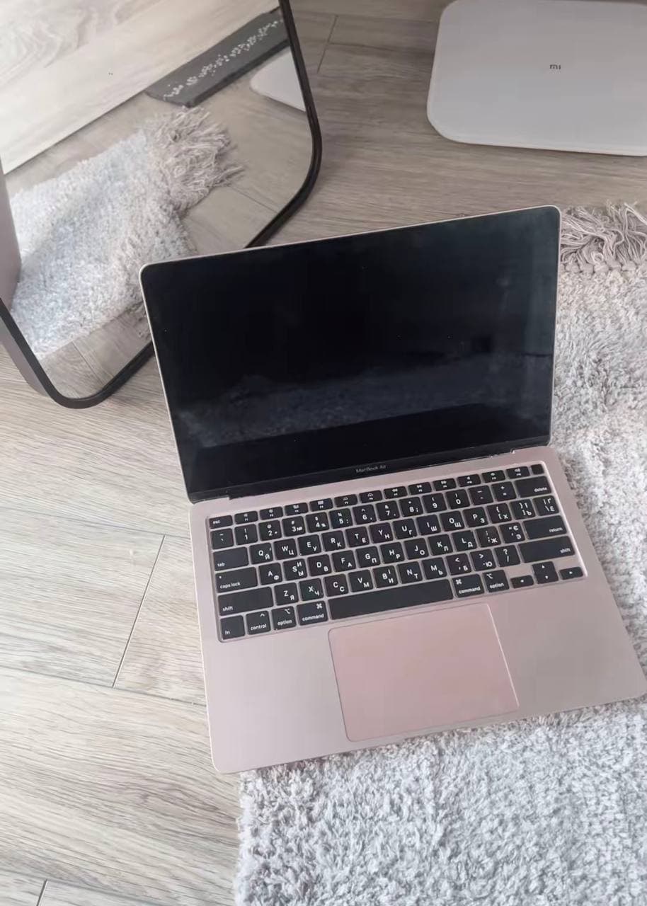 MacBook Air M1 2020 Rose Gold 1