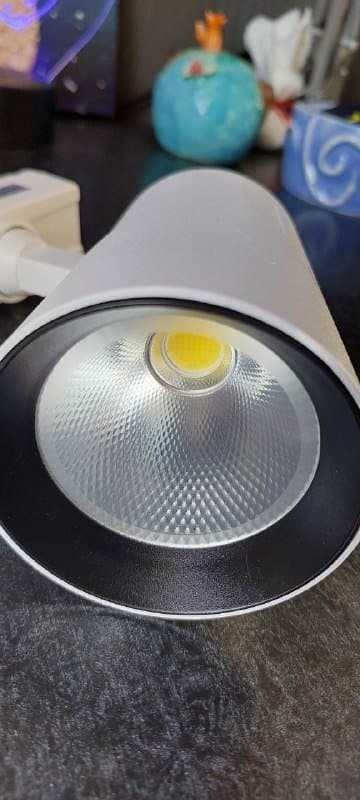 Трековый светильник 2