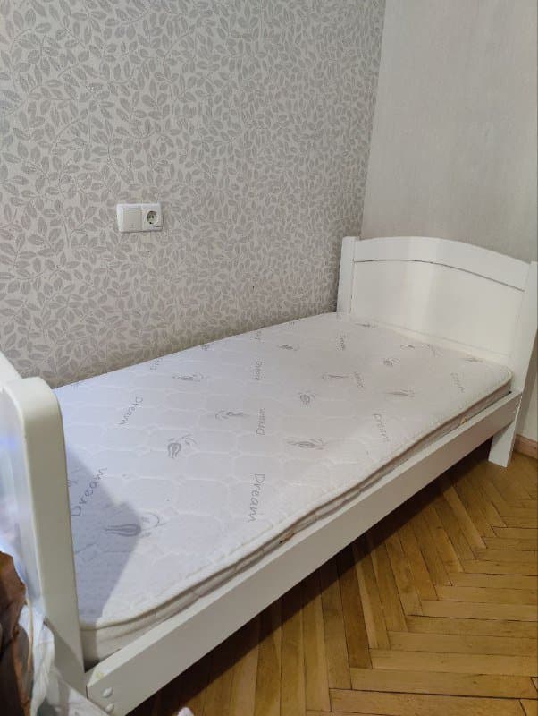 Детская кровать с матрасом и постельным бельём 3