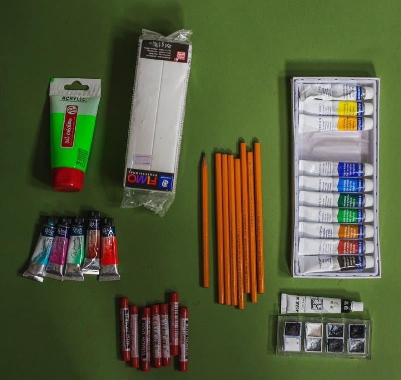 Акрил, акварель, карандаши, пластика, мелки, набор красок 1