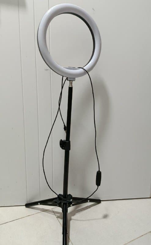 Кольцевая лампа с USB разъемом и штативом 1