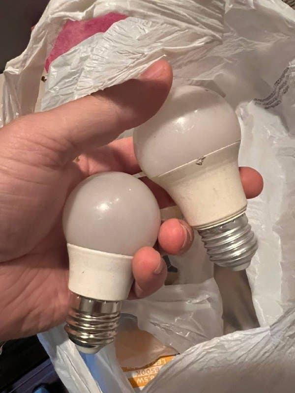 Светодиодные лампочки 20 желтых, 4 красных