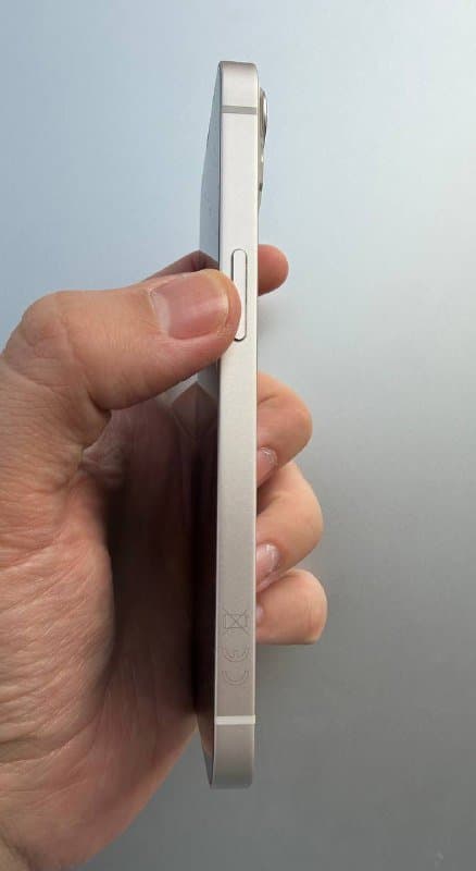 Белый iPhone 13 128 GB 3