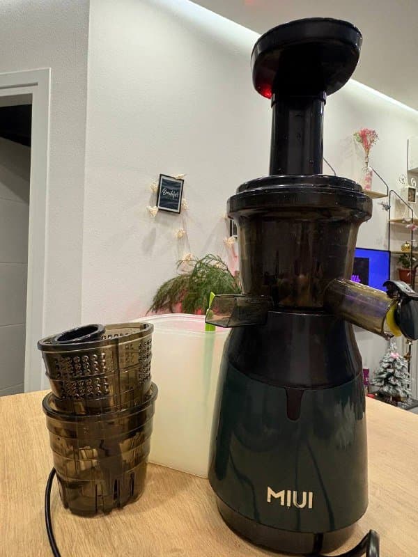 Стаканы, блендер Braun, соковыжималка Miui, терка, штопор, глечик, турка, скалка, формы для выпечки, степпер, книга Гарри Поттер 3