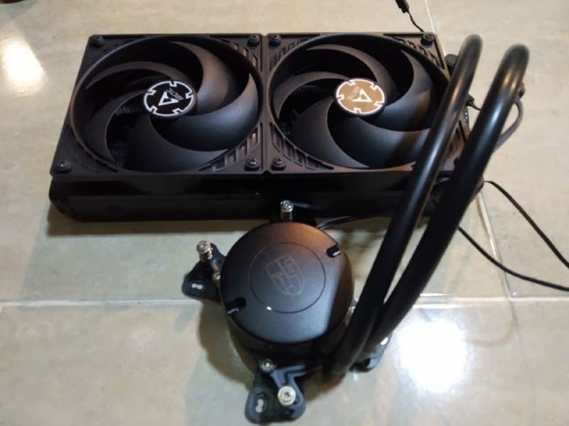 Водяное охлаждение Arctic с двумя вентиляторами 120мм 2