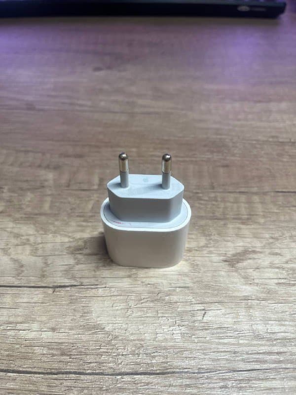 Блоки питания Apple 20W, кошелек Puma, чехол iPhone 13