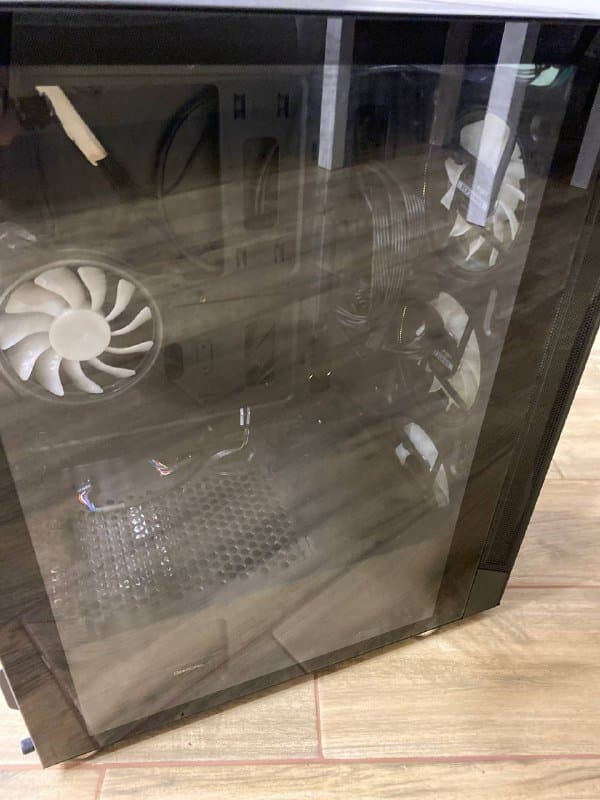 Корпус с LED вентиляторами и блоком питания DeepCool