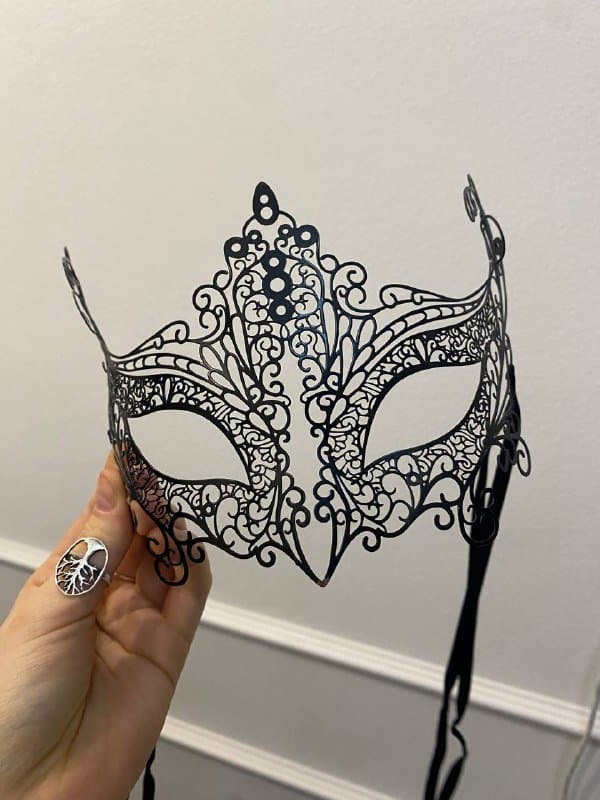 Маска металлическая, баска, белые рукавчики, платье, жакет, шопер, тапочки, органза, вешалка для украшений