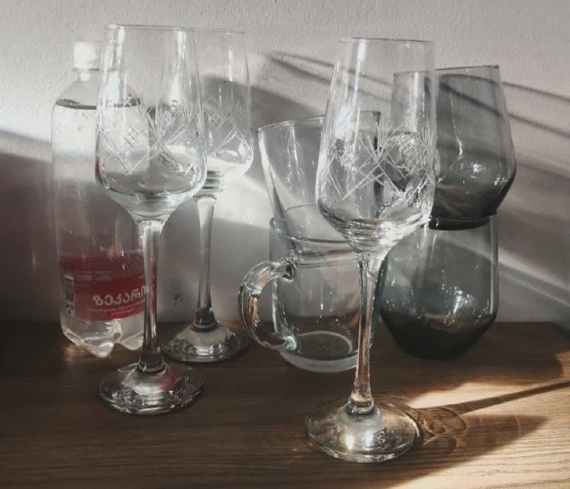 Бокалы на ножке, прозрачные кружки, бокалы из затемнённого стекла 2