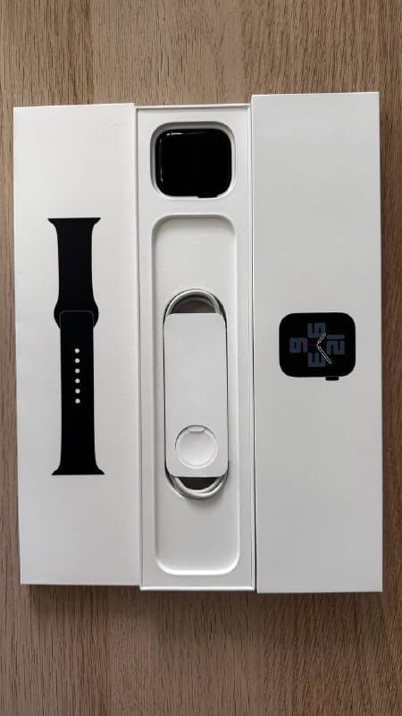 Apple Watch Series SE 2 GPS 44mm Midnight Aluminum Case 1