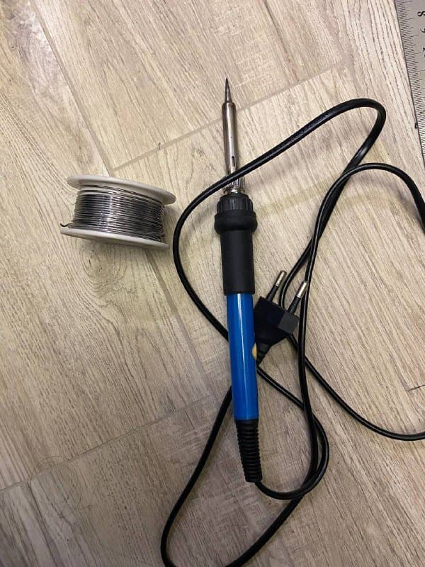 Паяльник и припой