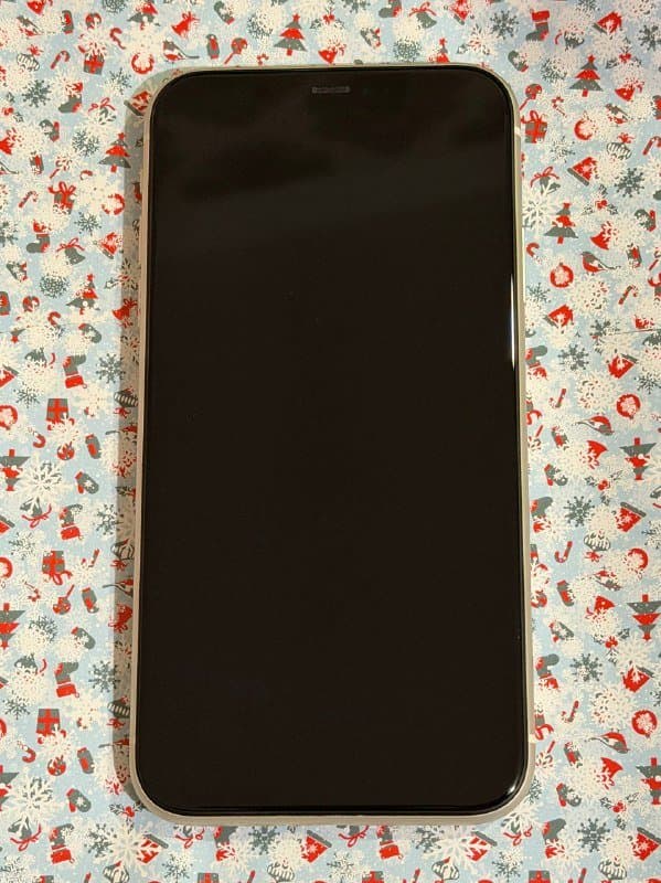 iPhone 11 128 GB белый, оригинальное зарядное устройство, чехол