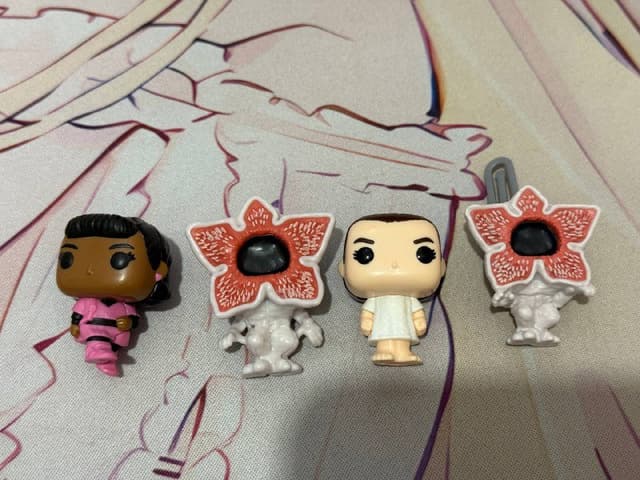 Фигурки kinder Stranger Things коллекционные