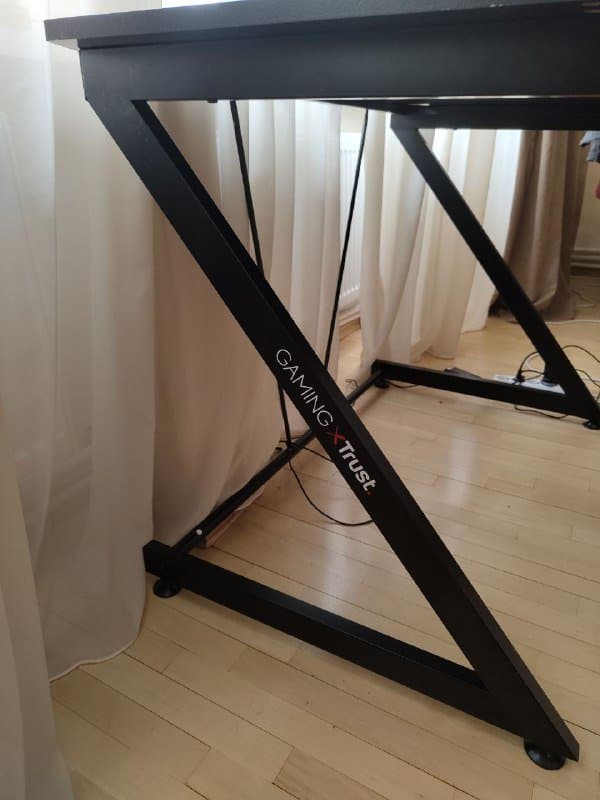 Компьютерный стол Trust Dominus 5