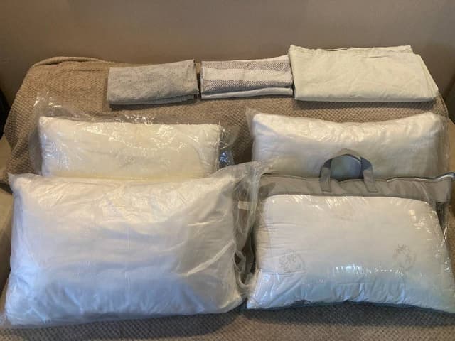 4 подушки с бамбуковым наполнителем, 4 наволочки, 1 пододеяльник