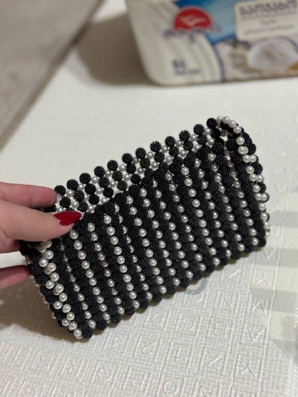 Сумки из бусин разноцветная, черная, белая с голубым, черная в полоску 10
