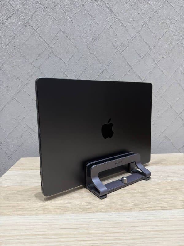 Вертикальная двойная подставка UGREEN для ноутбука планшета