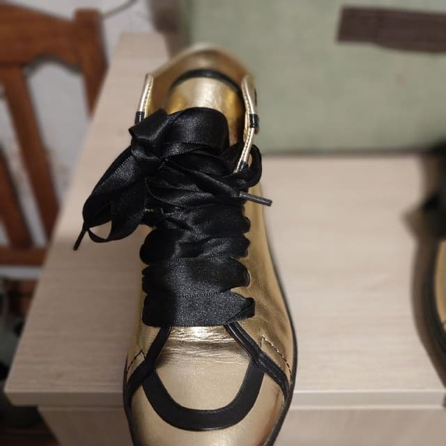 Новые женские золотистые ботинки