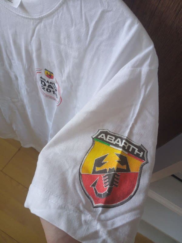 Футболка, кепка, сумка, шнурок, эмблемы, шариковая ручка