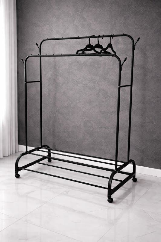 Напольная вешалка металлическая на колёсиках