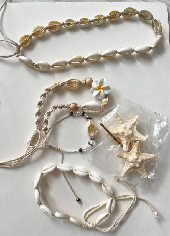 браслеты из ракушек, ожерелье из ракушек, заколочки, украшения на волосы, зеркальце, джибитсы, значок, обвес на чехол 1