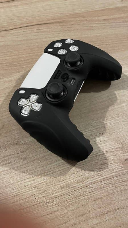 Два оригинальных контроллера PS5 DualSense 1