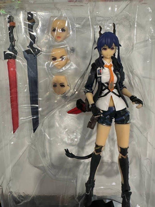 Экшн аниме-фигурка со сменными лицами и спорт-инвентарем 2