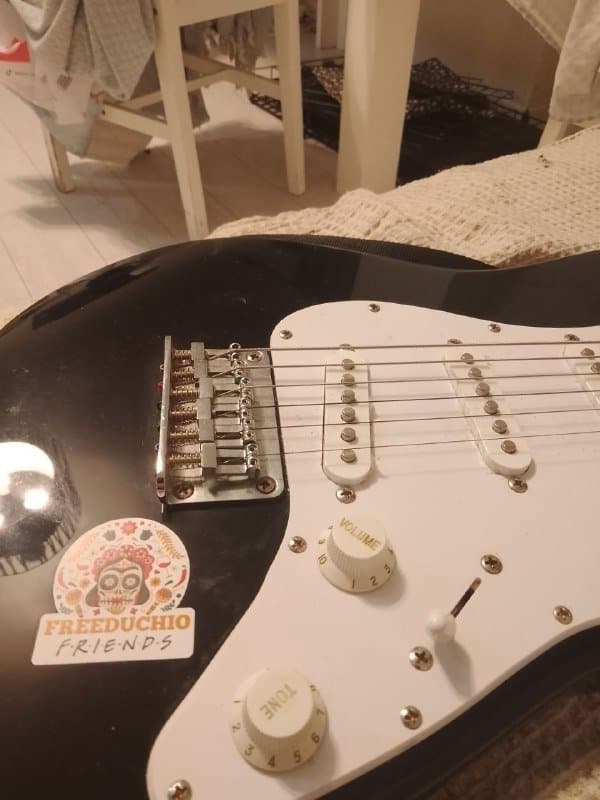 Гитара Fender Squire Mini с аксессуарами