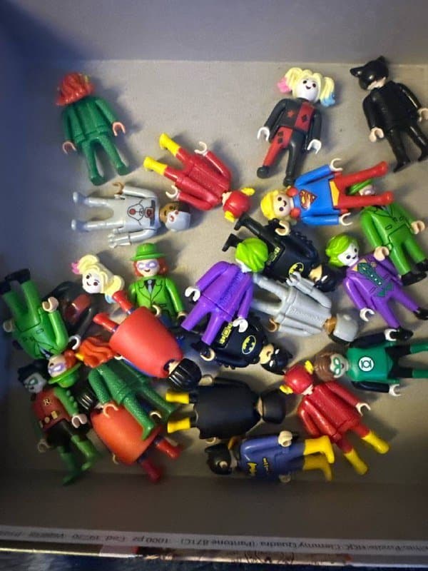 Коллекционные фигурки супергероев и динозавров 1