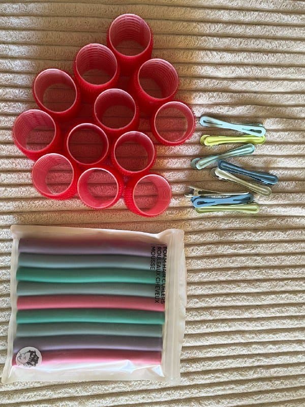 Штатив, отражающее стекло, штора, фитнес резинки, держатель, бигуди, бумага, краски, шнурки, шляпа 6