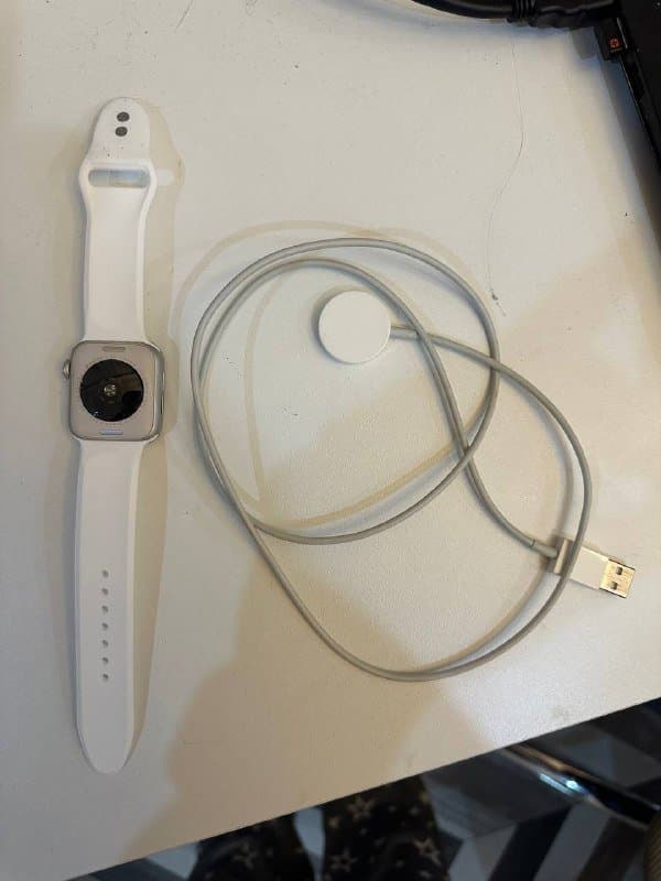 Apple Watch SE 2 40мм, Samsung Galaxy Watch 3 45мм 2