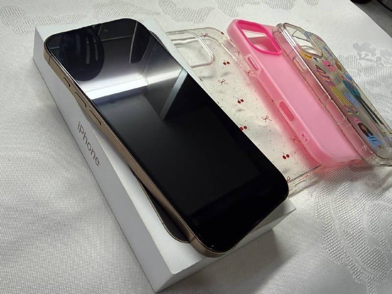 iPhone 16 pro max, 256 gb, с чехлами 3