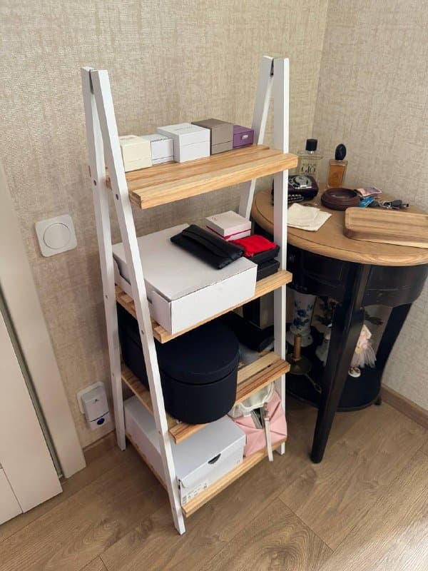 Деревянная полка, подставка, пляжный зонт, коврик для йоги, сидушка, декоративные подушки, пледы