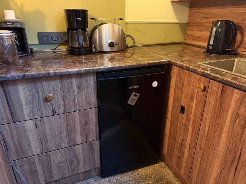 Барная стойка с шкафами, полками и раковиной 10