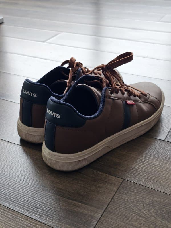 Коричневые кроссовки Levi's Archie 41,5 размер 2