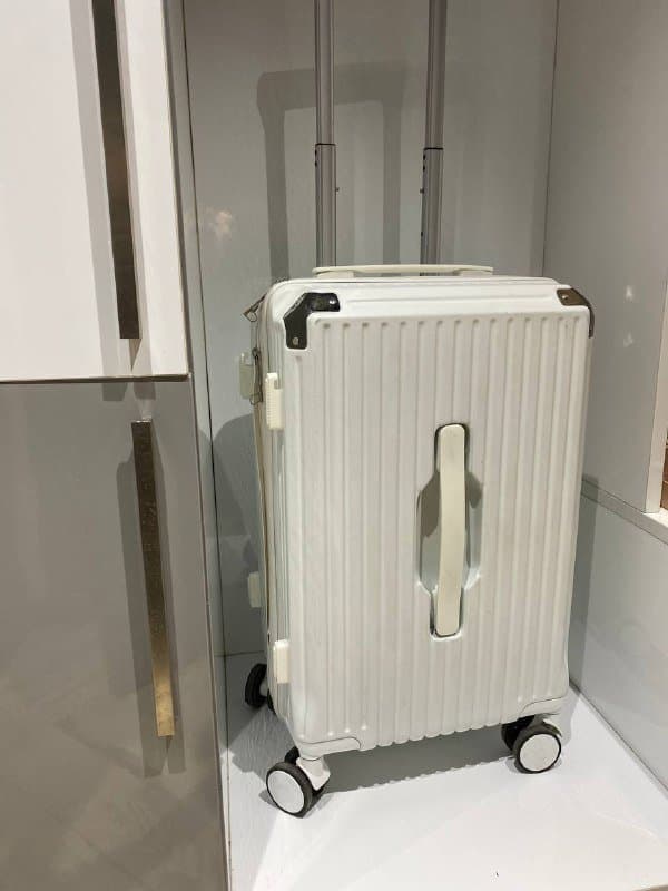 Чемодан на 15кг с USB и Type-C портами