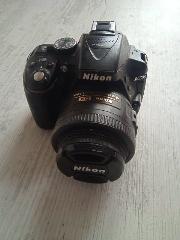 Фотоаппарат Nikon D5300, объектив, аксессуары