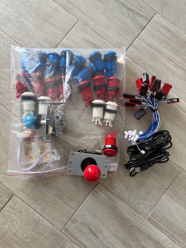 Набор кнопок и джойстиков для игрового автомата