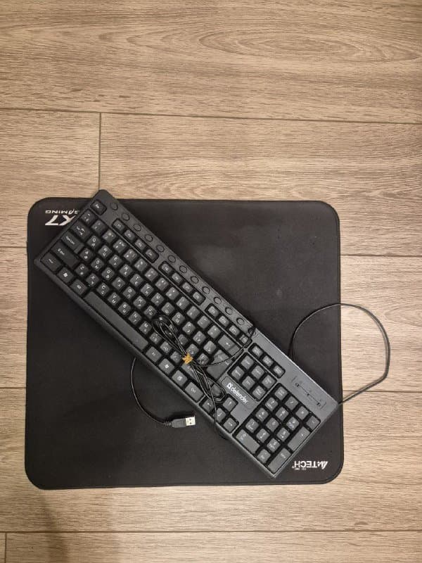 Проводная клавиатура, коврик