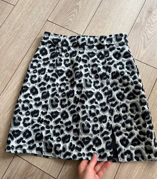 Юбка леопард, Юбка атласная, Лонгслив сиреневый, Блузка красная, Платье с люрексом, Платье белое с открытой спиной