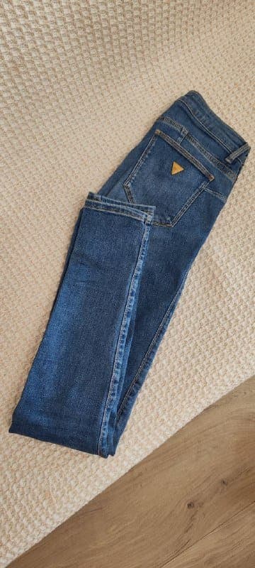 Джинсы Guess женские