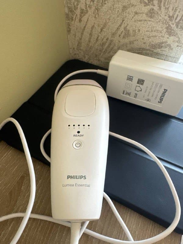 Фотоэпилятор Philips Lumea Essential