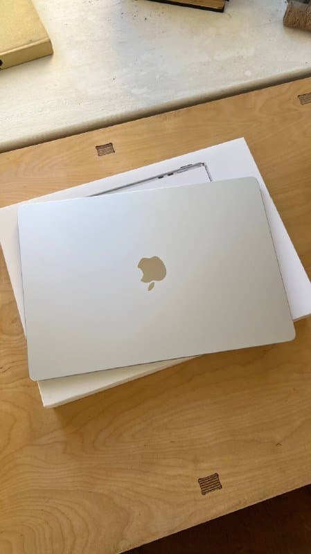 MacBook Air 15 inch m4 256GB 16GB 2