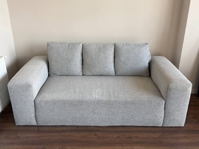 Серый диван