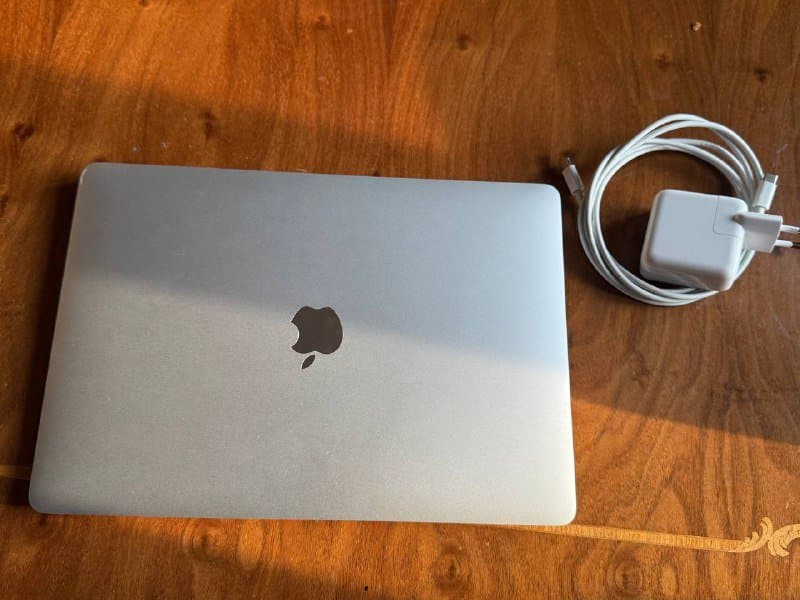 MacBook Air M1 8GB 256GB с зарядкой и кабелем 2