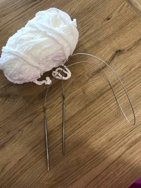 Нитки, иголки, ножницы, сантиметр, напальчник, пуговицы, спицы, нитки для вязания, бисер набор 1